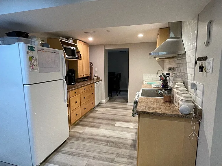 956 Lemar Rd #U-B — Photo 4