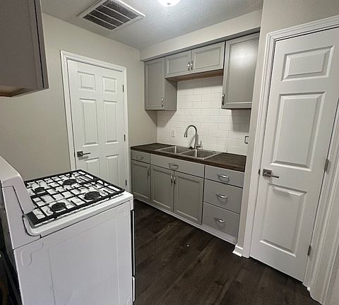 4th image of 3142 E Bradbury Ave #2B