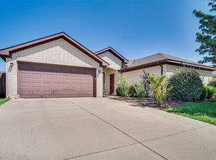 1100 Cedar Ridge Ln, Burleson, TX 76028