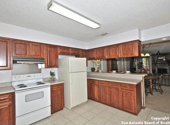4th image of 126 Amistad Blvd