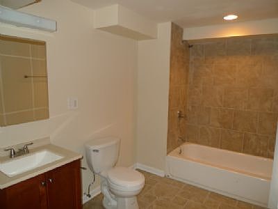 4th image of 1264 W Leland Ave