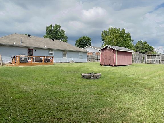 4th image of 2707 Summitt Dr