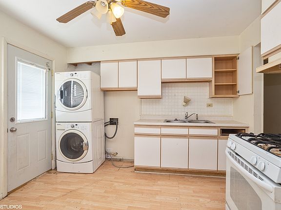 5th image of 6835 N Edgebrook Ln