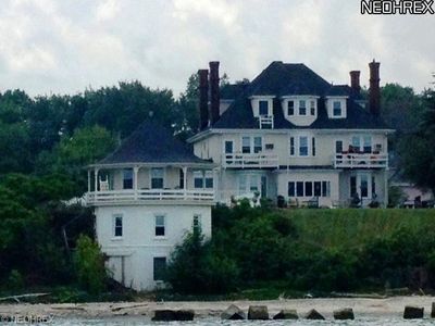 3913 Lake Rd, Sheffield Lake, OH, 44054