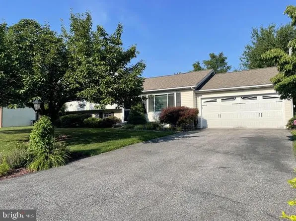 30 Gardenia Dr, Hanover, PA 17331