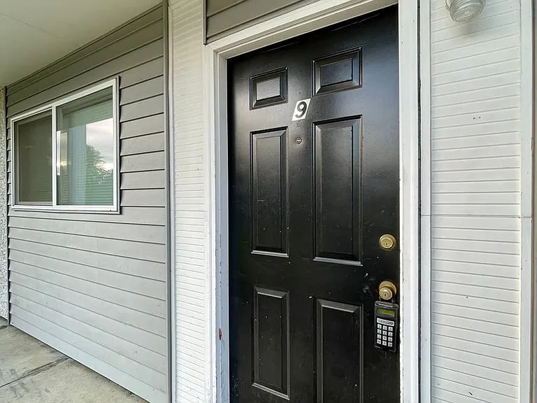 Sweetbriar Apartments — Photo 12