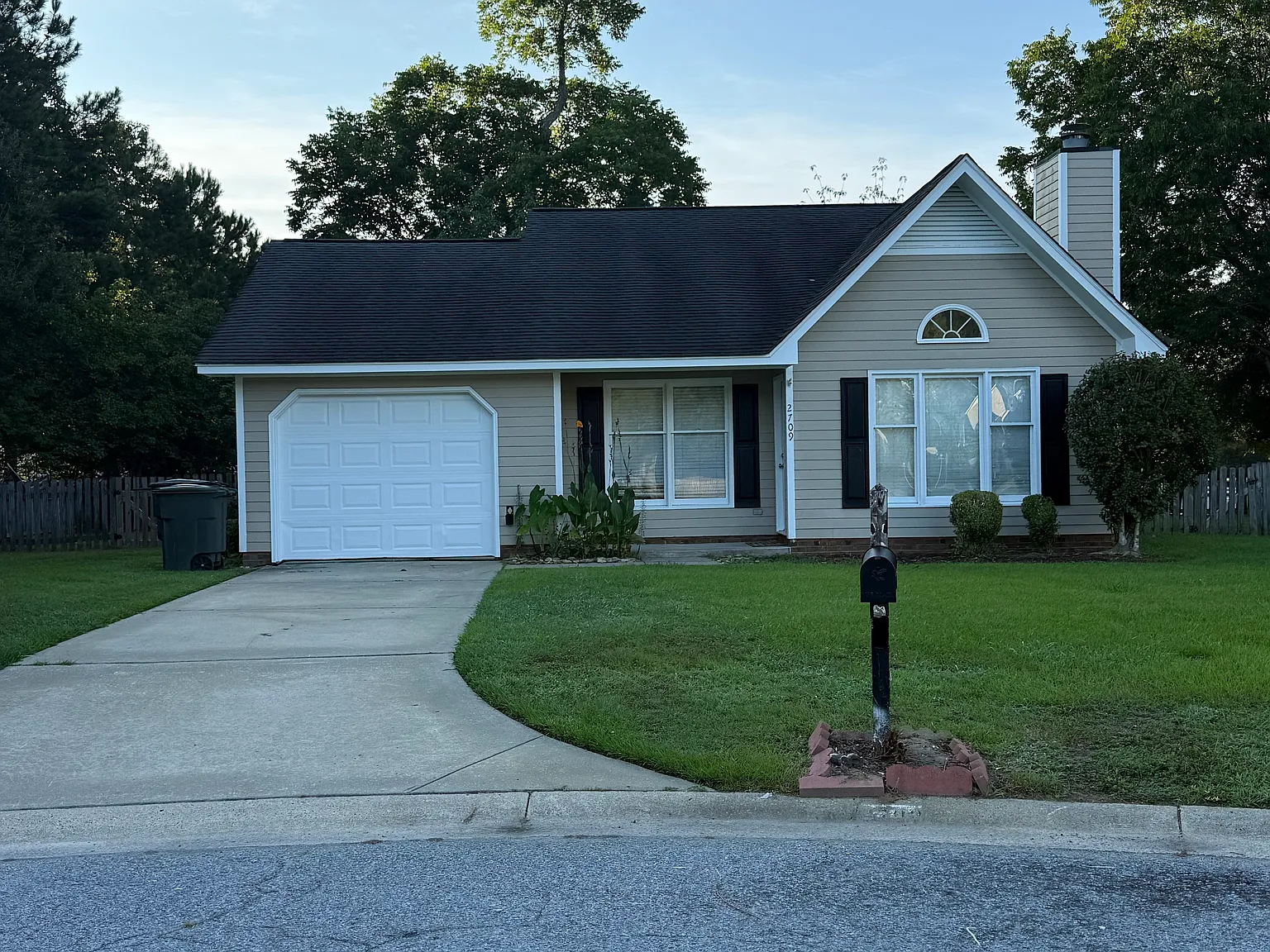 3 bed, 1046 sqft, $1,650 — Photo 1