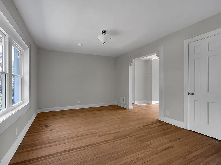 Berkshire Apartments — Photo 6