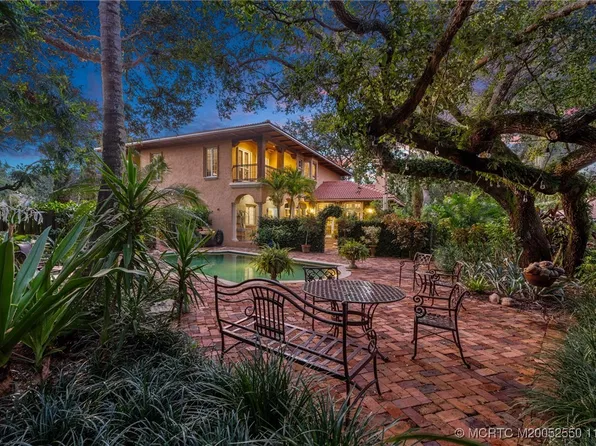 2 Sabal Ct, Sewalls Pt, FL 34996