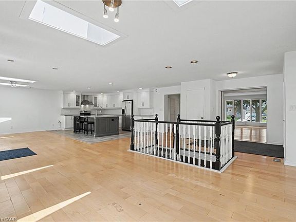 2nd image of 100 Hardale Cres