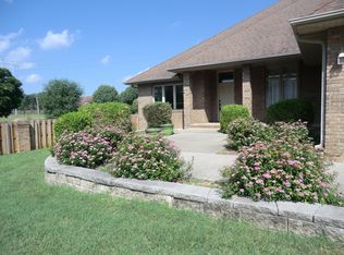 3207 E Fox Grape St, Springfield, MO 65804