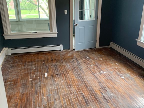 2nd image of 209 S Willow Ave