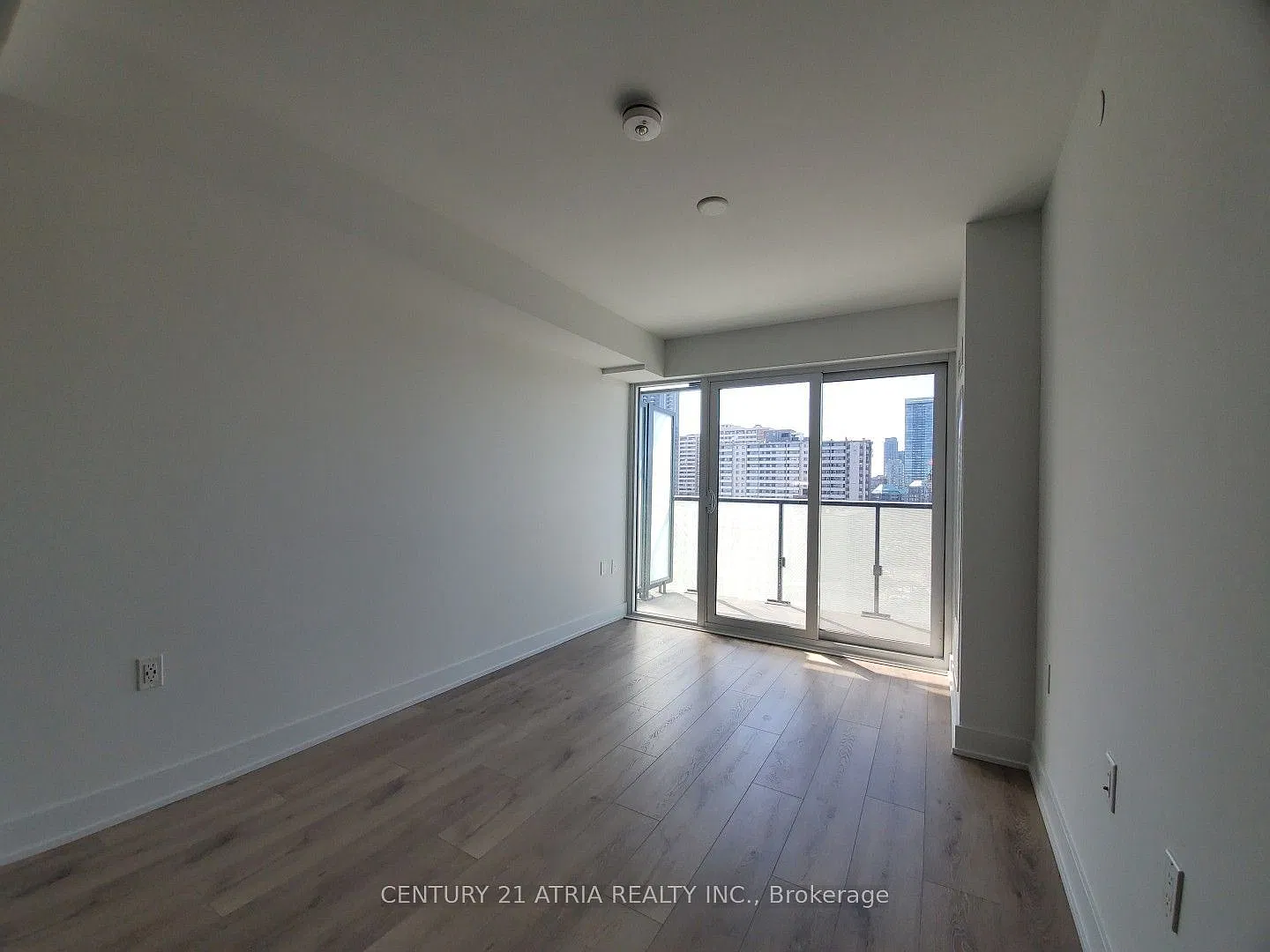 575 Bloor St E — Photo 4