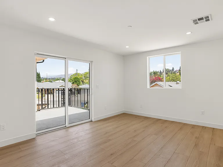 11502 Valjean Ave #3/4 — Photo 12