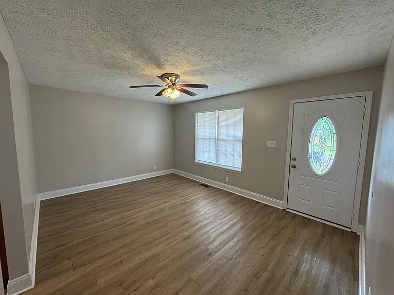 620 Artic Ave — Photo 2
