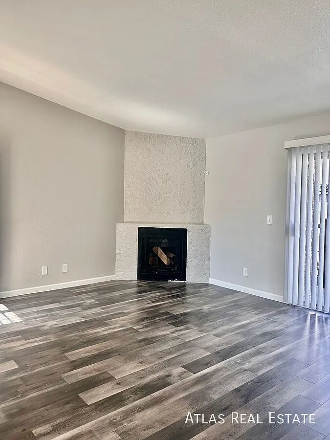 North Phoenix 2 Bedroom | In-Unit Washer & Dryer — Photo 3