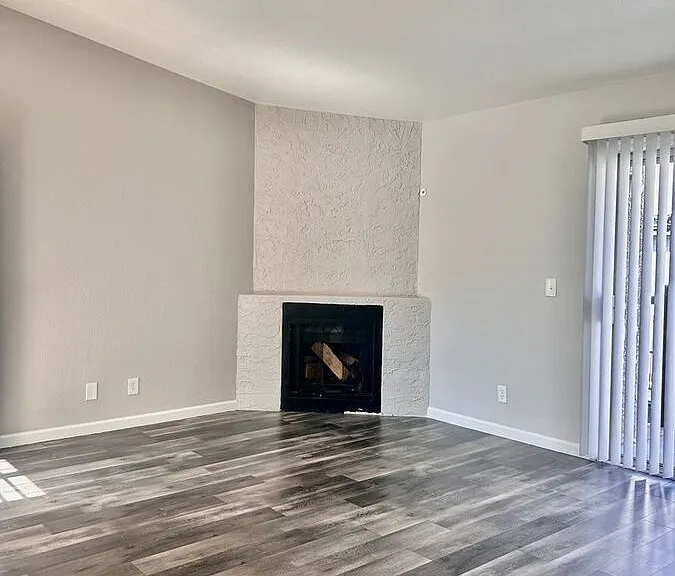 1553 W Mercer Ln #1 — Photo 3