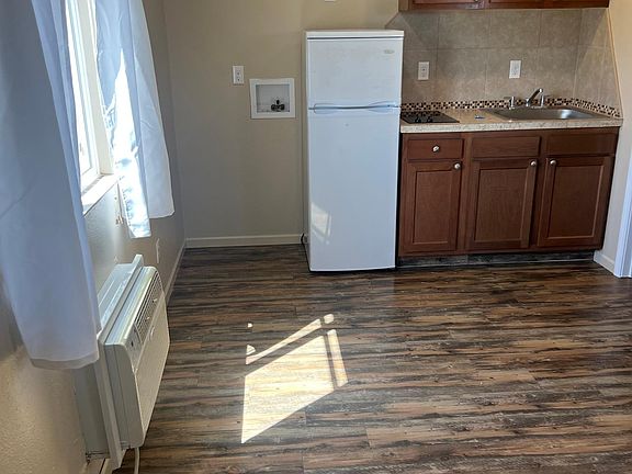 3rd image of 302 N Sycamore St #302