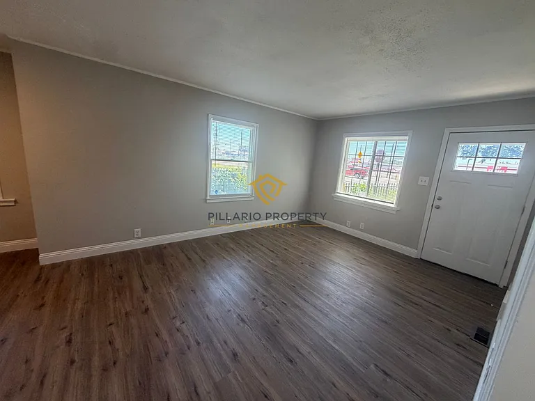 2220 E 46th St — Photo 16
