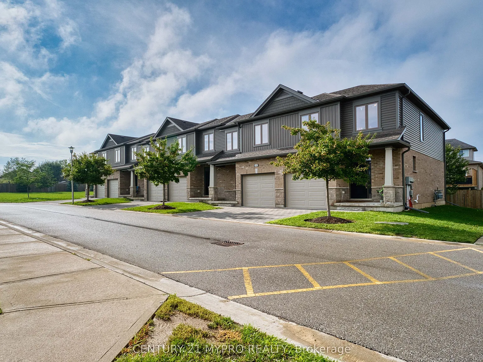 3 bed, $2,950 — Photo 2