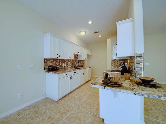 4th image of 5201 Ocean Beach Blvd APT 18
