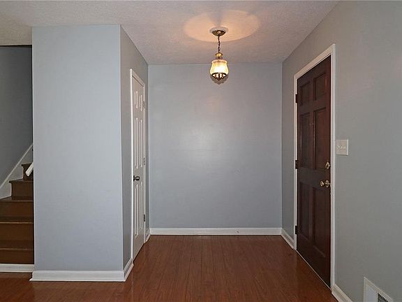 4th image of 661 Favorwood Dr SW