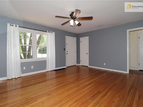4th image of 601 W 88th Ter