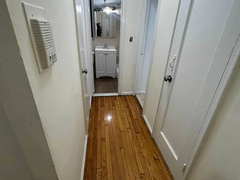 10 Hillside Ave #1R — Photo 3