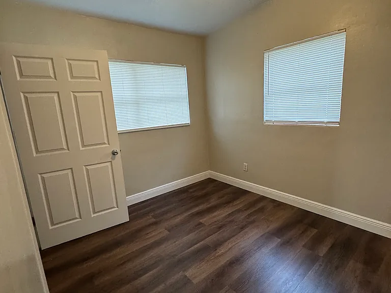 604 E Church Ave — Photo 8