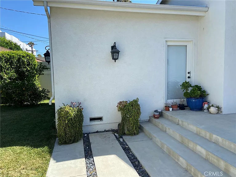 4470 Stansbury Ave — Photo 51