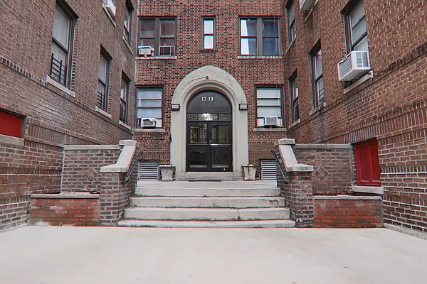 Rented by PMG Real Estate  | media 17