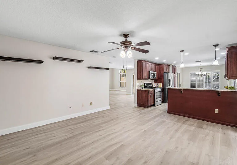 10425 Buena Ventura Dr — Photo 11