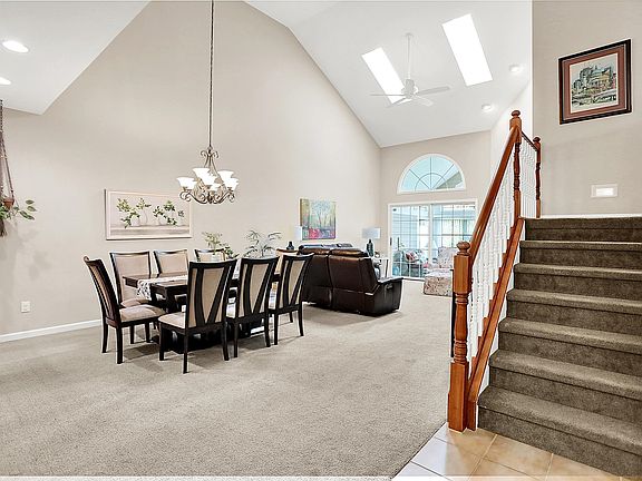 3rd image of 5825 Spruce Knoll Ct