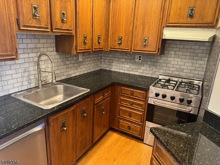 121 E Broad St #B — Photo 10