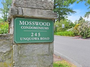 245 Unquowa Rd APT 90, Fairfield, CT 06824