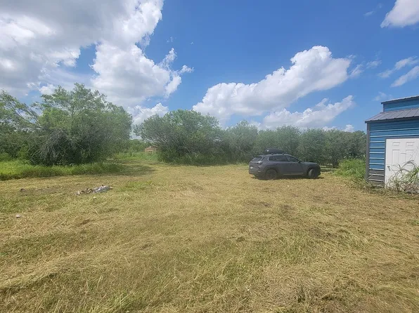 3756 Elm Dr, Beeville, TX 78102