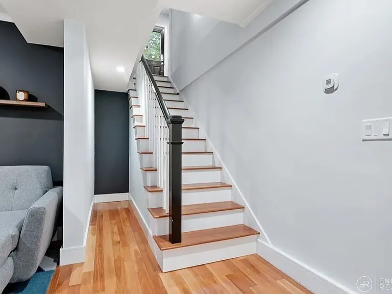 82 Summit Ave — Photo 14