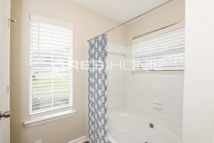 3776 Riverside Pkwy — Photo 10