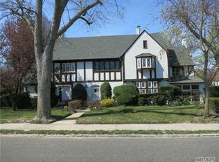 49 Nassau Dr, Great Neck, NY 11021