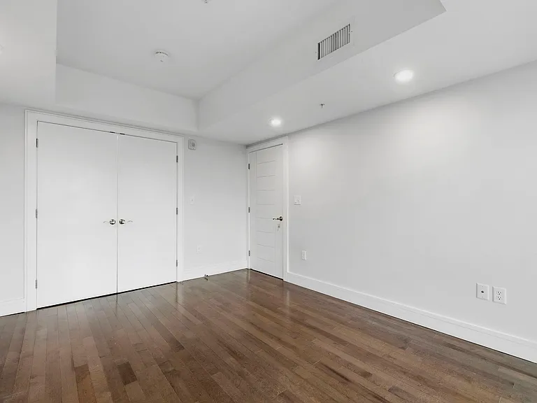 262 Monsignor Obrien Hwy #605 — Photo 20