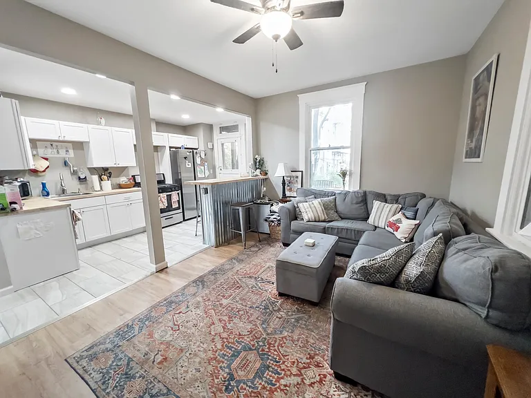 3236 Bishop St — Photo 2