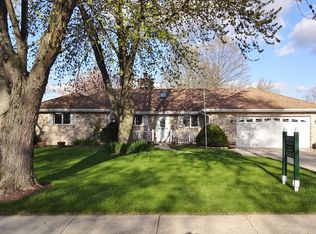 115 Center Rd, Frankfort, IL 60423