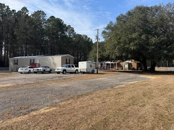 123 Chavis Ln, Moncks Corner, SC 29461