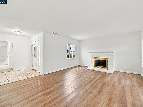 5th image of 1169 Roxanne Ave