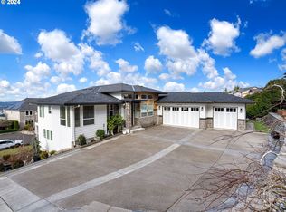 10159 SE Brookmore Ct, Happy Valley, OR 97086