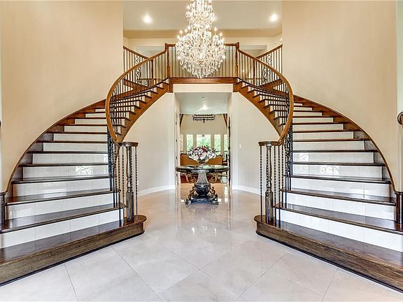 3rd image of 301 Corral Ct