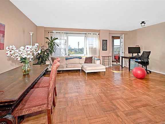4th image of 3 Washington Sq APT 5A