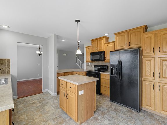 3rd image of 9280 King Russell Ct