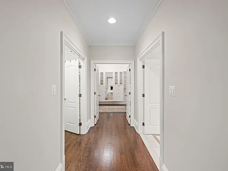 8305 Fox Haven Dr — Photo 37