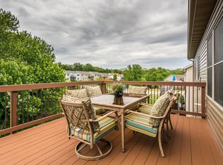 1126 Wild West Dr, Le Claire, IA 52753